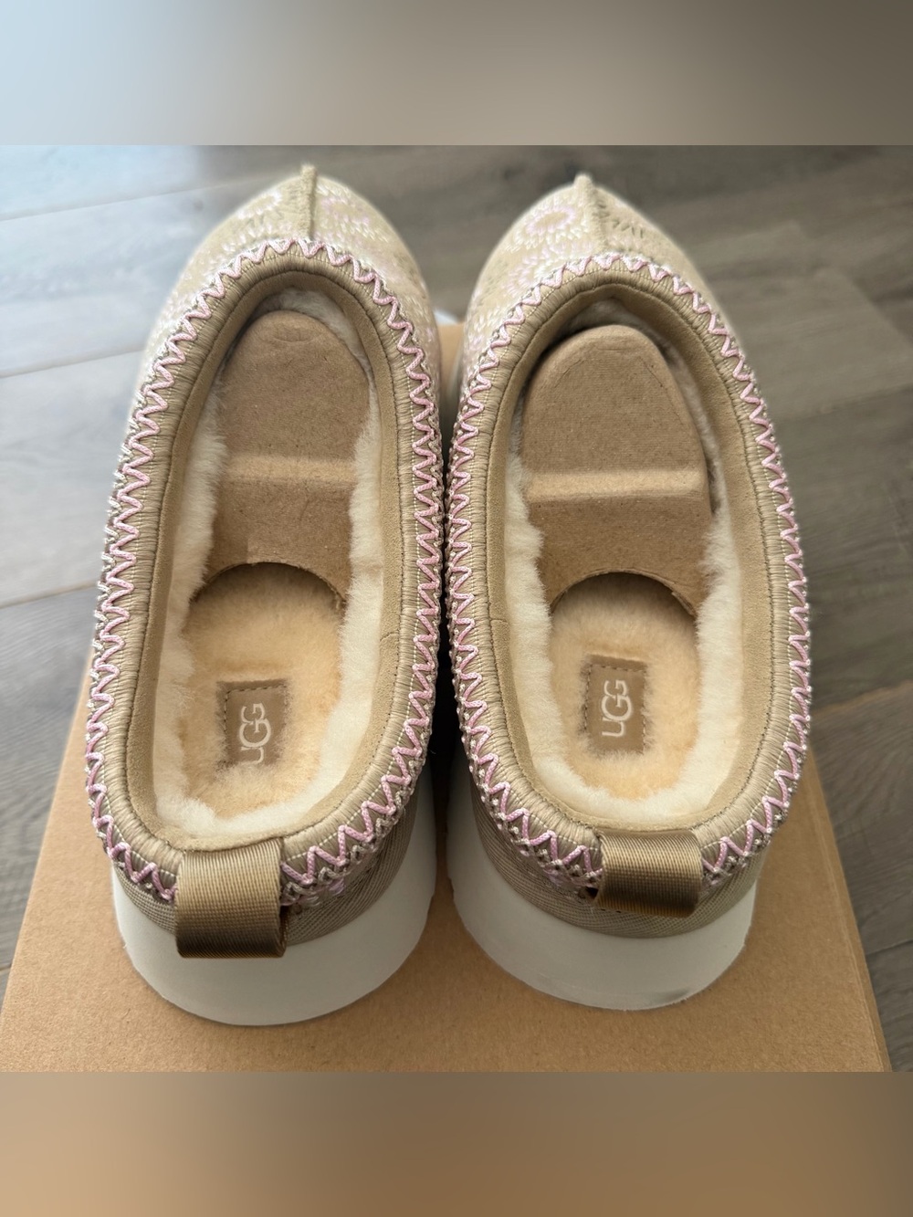 UGG Tazz Sun Stitch Mustard Seed Slippers size 10 - Picture 4 of 11